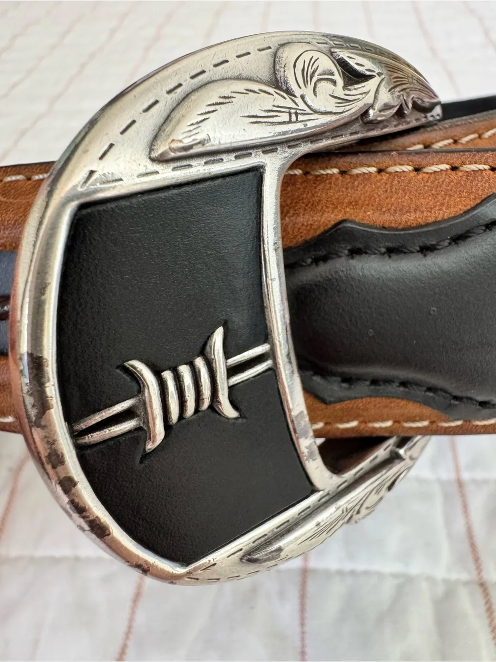 JUSTIN Buckle Belt Sz: 40 Brown Barbed Wire Leather Western Cowboy Rodeo C10813